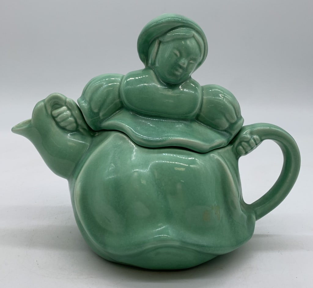 Red Wing Pottery Old Lady Teapot: minimal wear and use