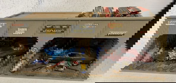 Rod Shop Diorama and 5 Lionel street lamps