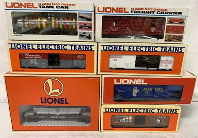 7 Lionel O and O27 gauge train cars in boxes