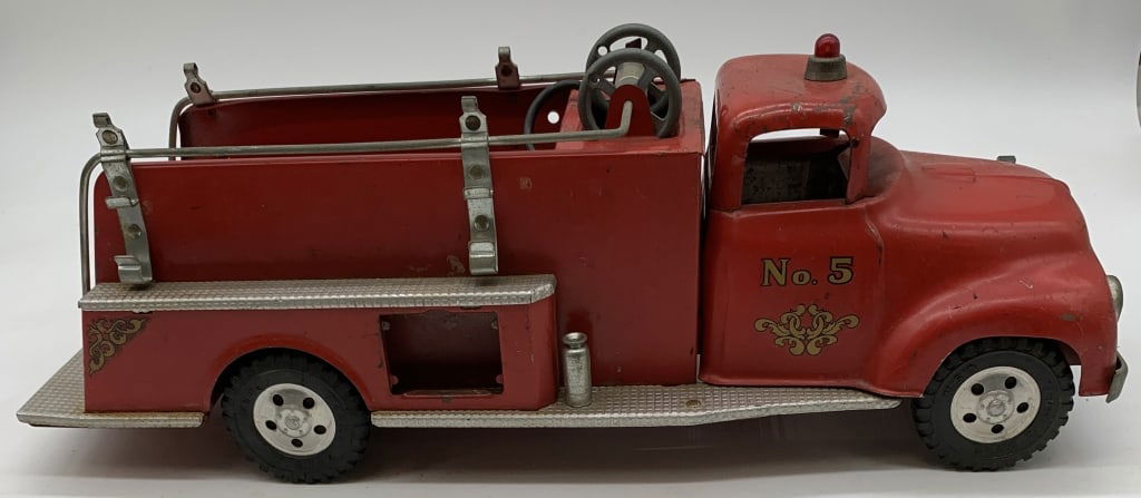 Tonka #5 Fire Truck (1 of 6)