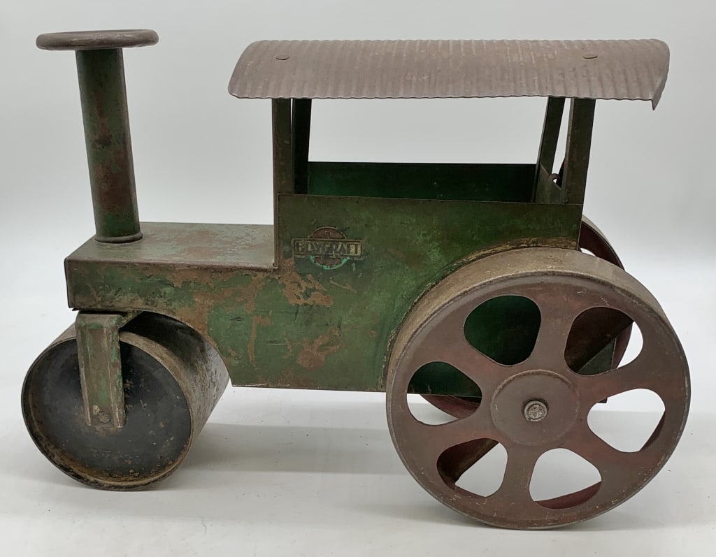 Boycraft ride on steam roller: has scratches, paint loss and rust