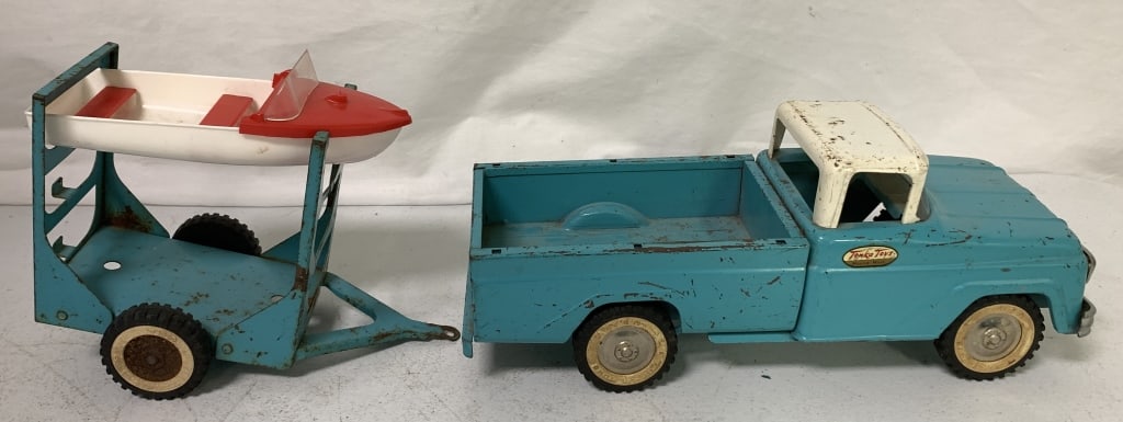 Tonka truck with boat trailer and 1 boat (1 of 12)