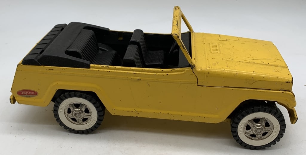 Tonka Jeepster: has scratches and paint loss