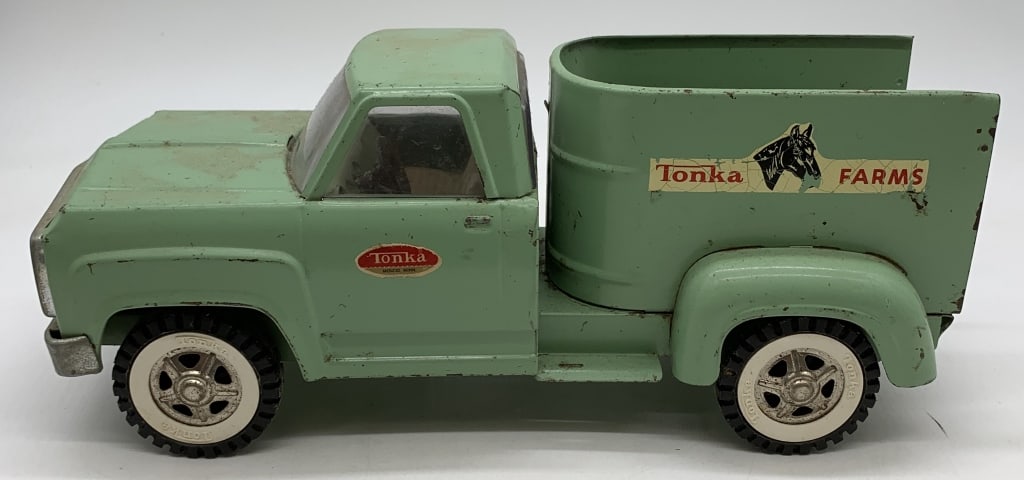 Tonka Farms Horse Pickup: has scratches, paint loss, rust and dings; missing ramp gate