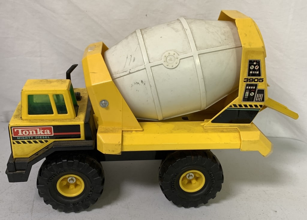 Tonka Mighty Diesel Dump Truck: has scratches, discoloration and peeling sticker
