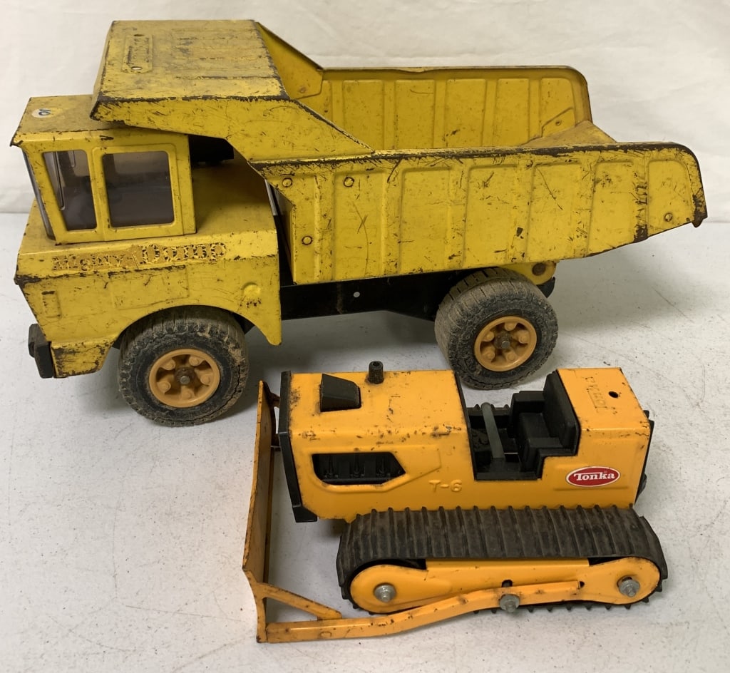 Tonka Mighty Dump and T6 Dozer (1 of 13)