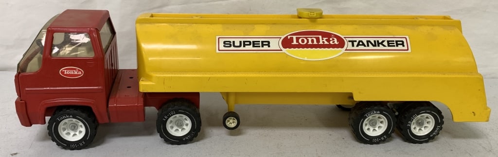 Tonka Super Tanker: has scratches; damage to sticker on bumper; missing a hose