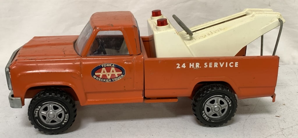 Tonka Wrecker Truck: has scratches, paint loss and rust, some discoloration