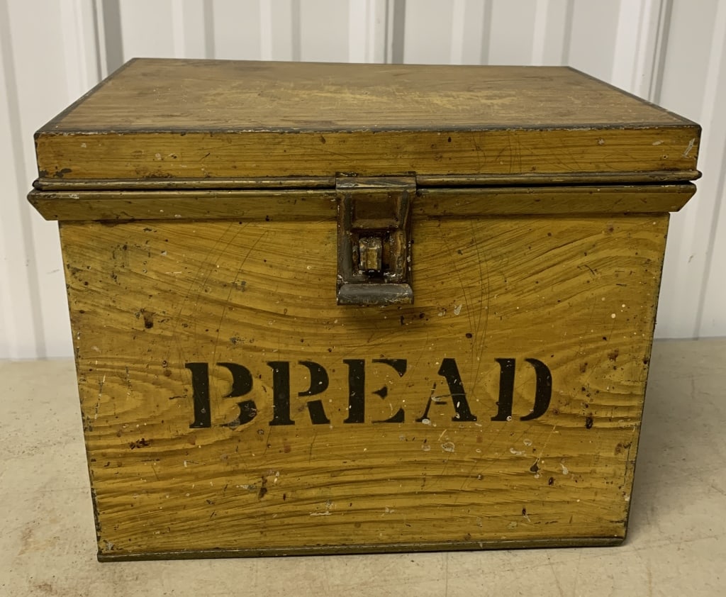 tin bread box (1 of 7)