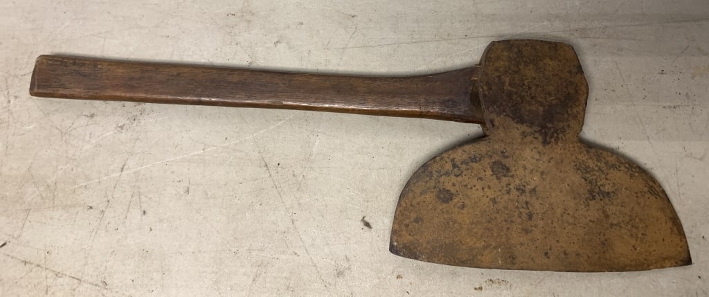 hand forged broad axe (1 of 4)