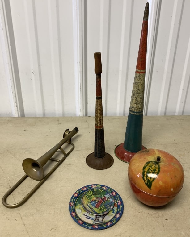 candy tin, horns, child's dishes etc. (1 of 7)