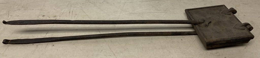 cast iron fireplace waffle maker (1 of 3)