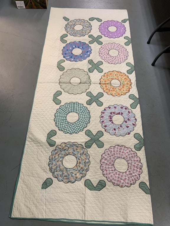 Dresden plate with cross pattern quilt (1 of 10)
