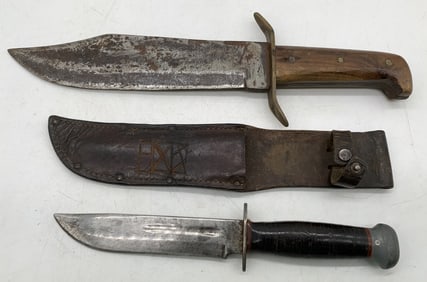 lot of 2 Vintage Knives w/ one Sheath