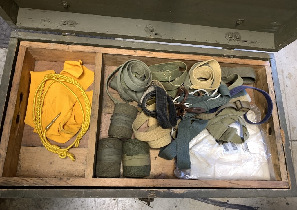 Military Foot Locker w/ Blanket, Duffle Bag, other (1 of 6)