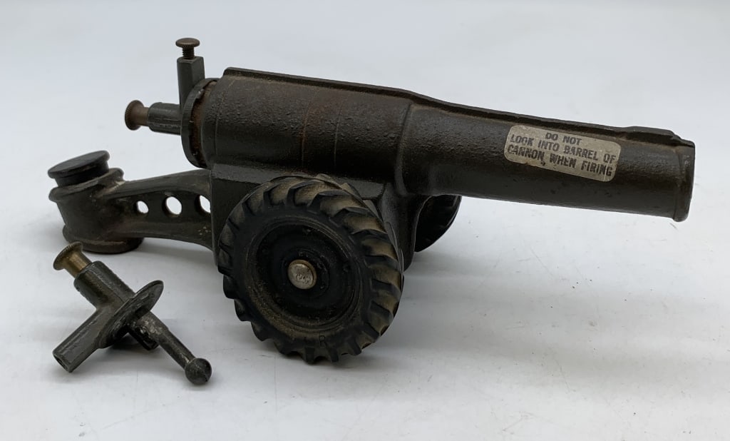 Big Bang Cast Iron Cannon & Pin: untested, some paint wear and chips