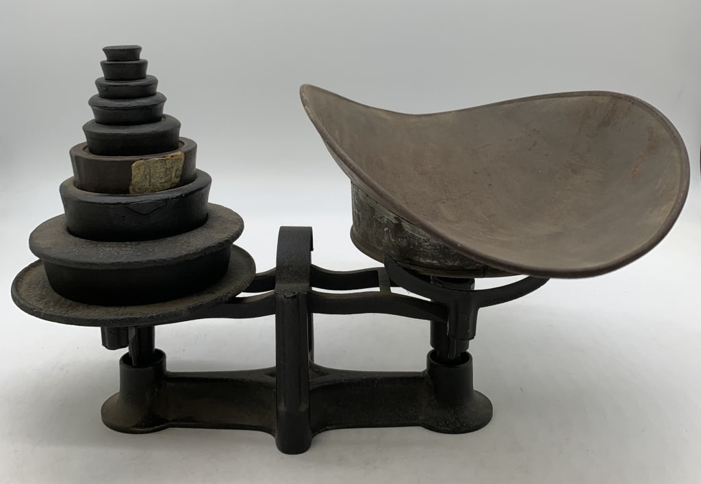 Vintage Scale w/ 8 weights (1 of 3)