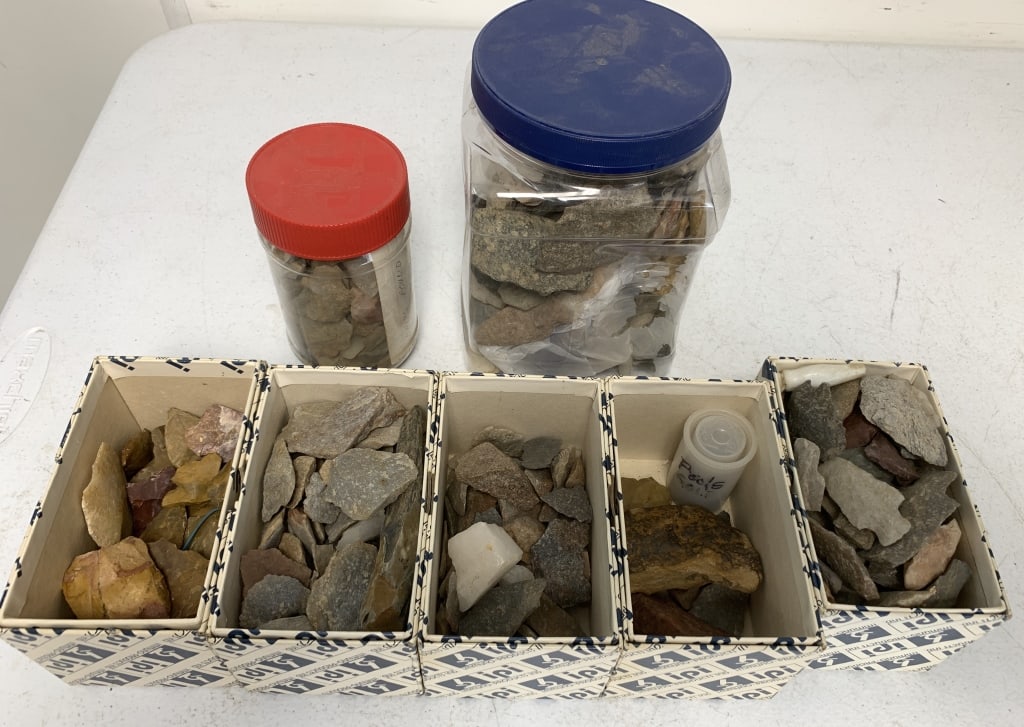 large lot of Indian head point chips, etc.: see photos for sampling
