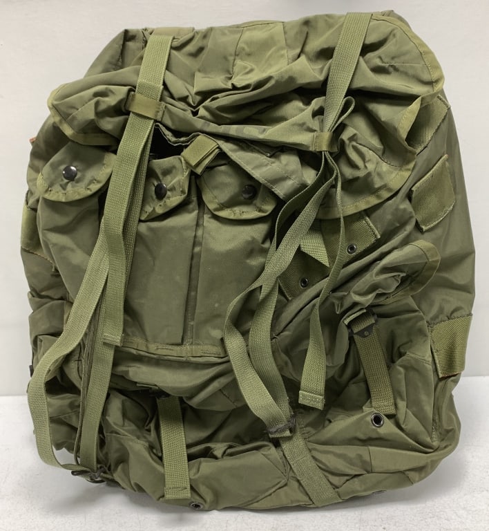US Military Field Pack (1 of 2)