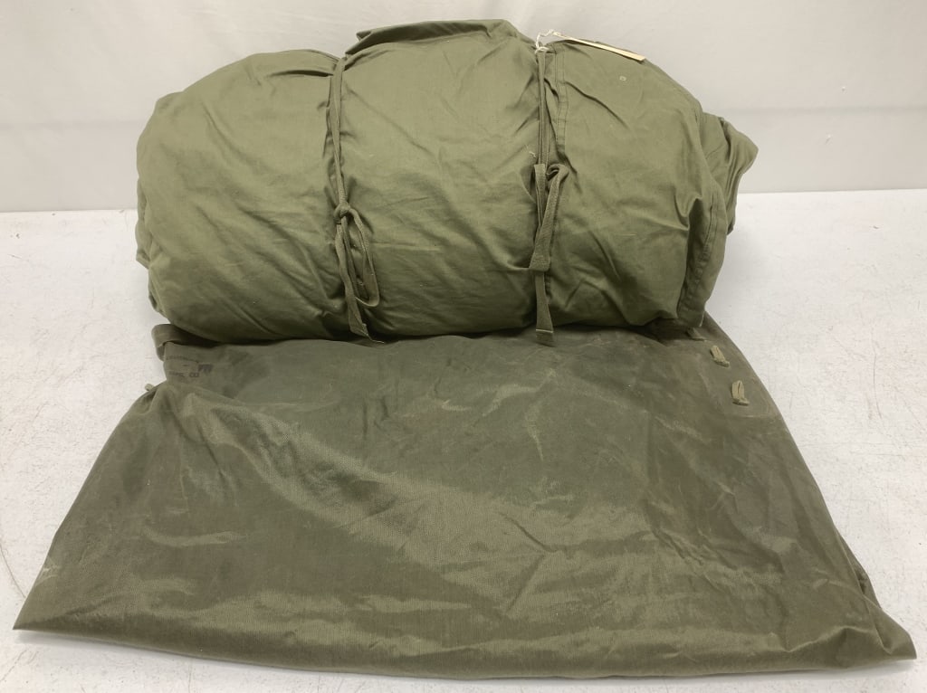 Military Sleeping Bag w/ Cover: some wear