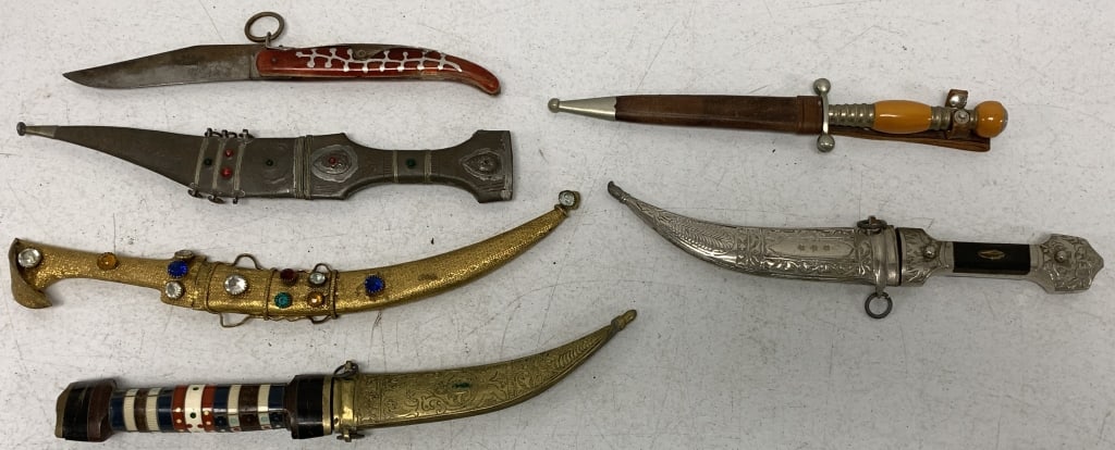 lot of 6 Daggers/ some with scabbards (1 of 6)