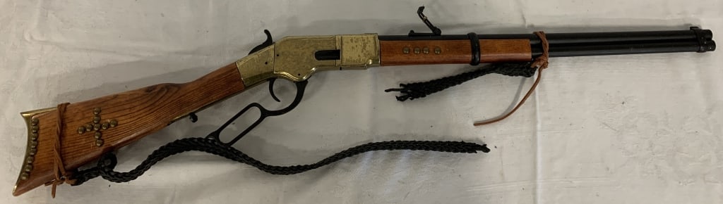 Denix leverlock rifle non-firing replica: sling is torn; has wear with scratches; requires third party shipping