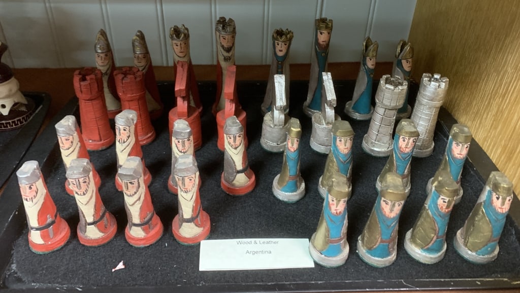 Argentinian wood & leather chess set: wood, leather- Argentina