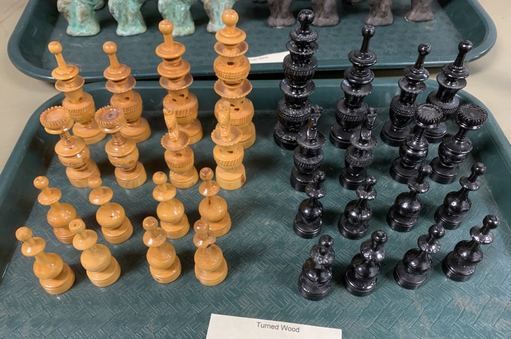 Wooden chess set mostly in R?gence style w/ box (1 of 3)