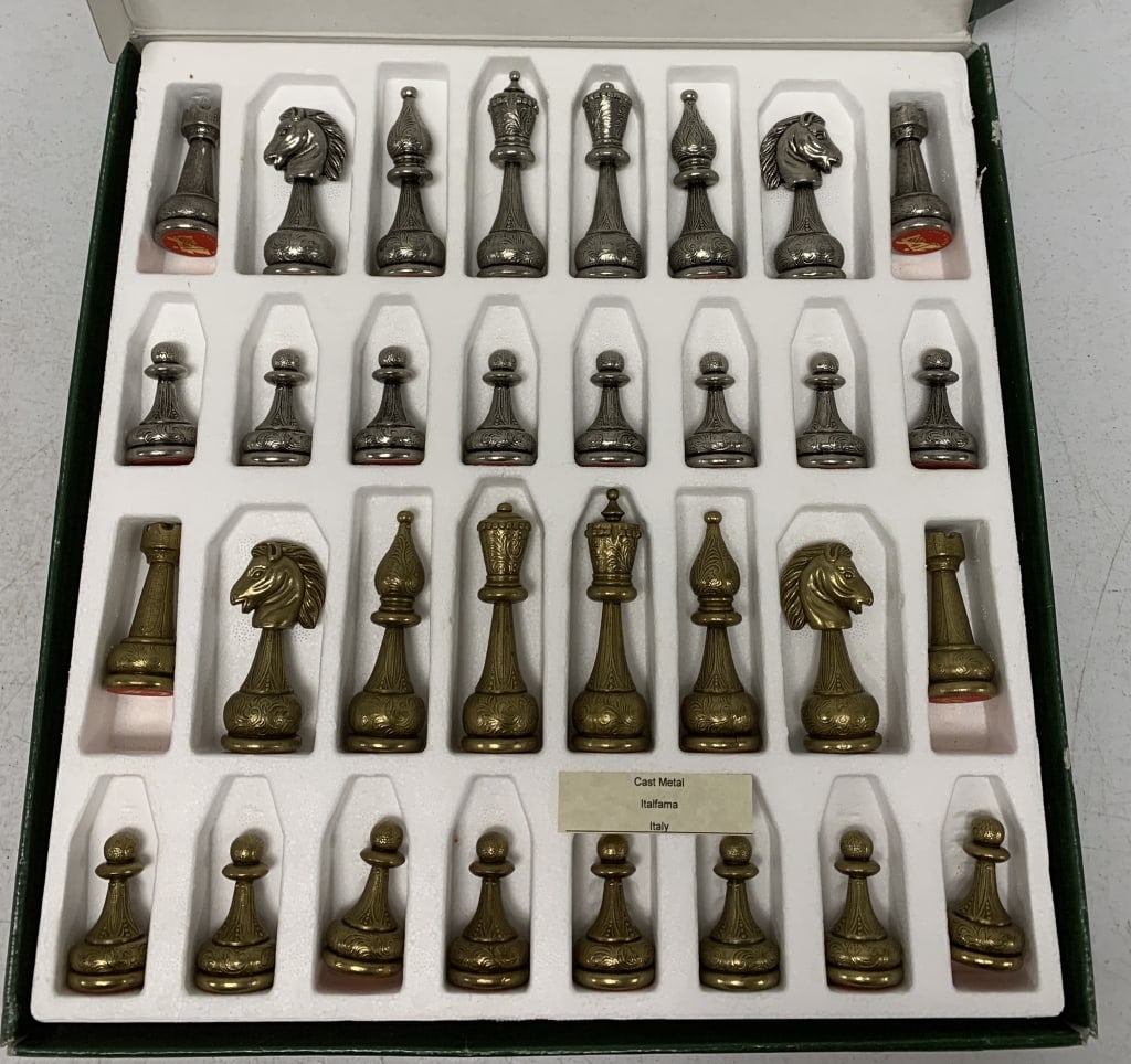 Italfama cast metal chess set in box (1 of 4)