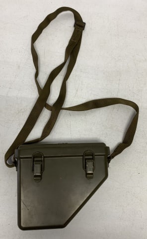 M82 Gunners Quadrant in carrying case: has wear with some scratches