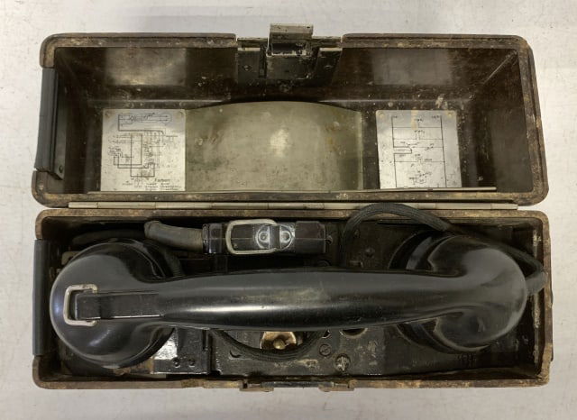 WWII German field phone (1 of 4)