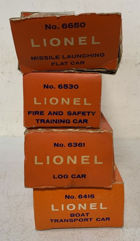 4 Lionel train cars in boxes (1 of 6)