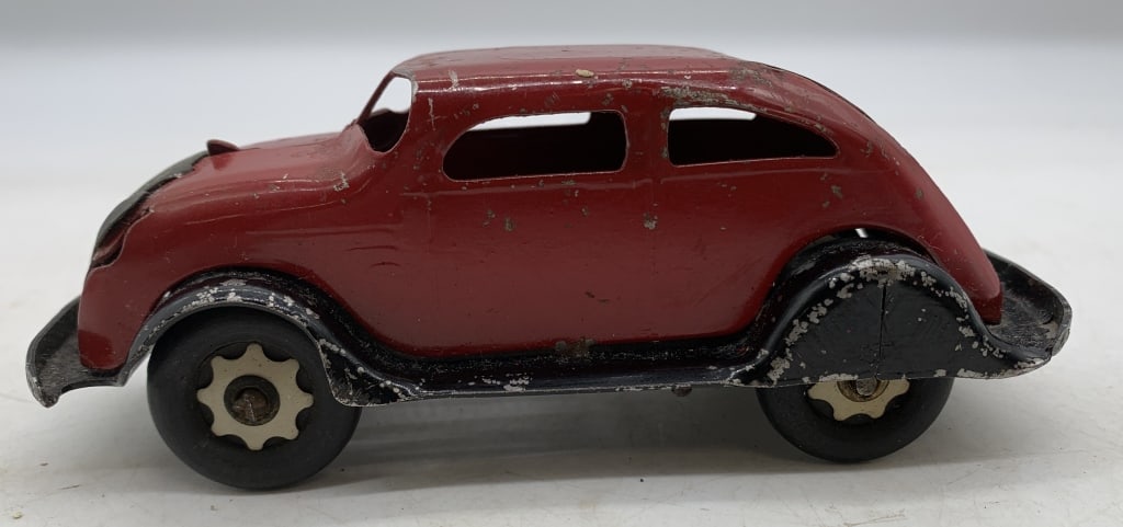 Pressed Steel Chrysler Airflow wind-up car (1 of 6)