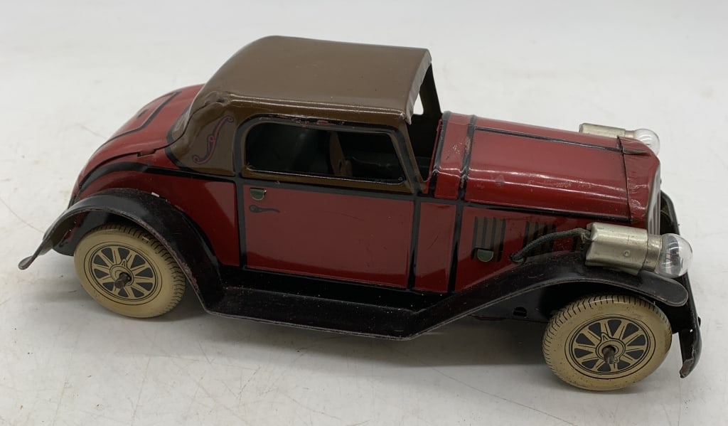 Marx Tin Wind-Up car with battery operated lights (1 of 6)