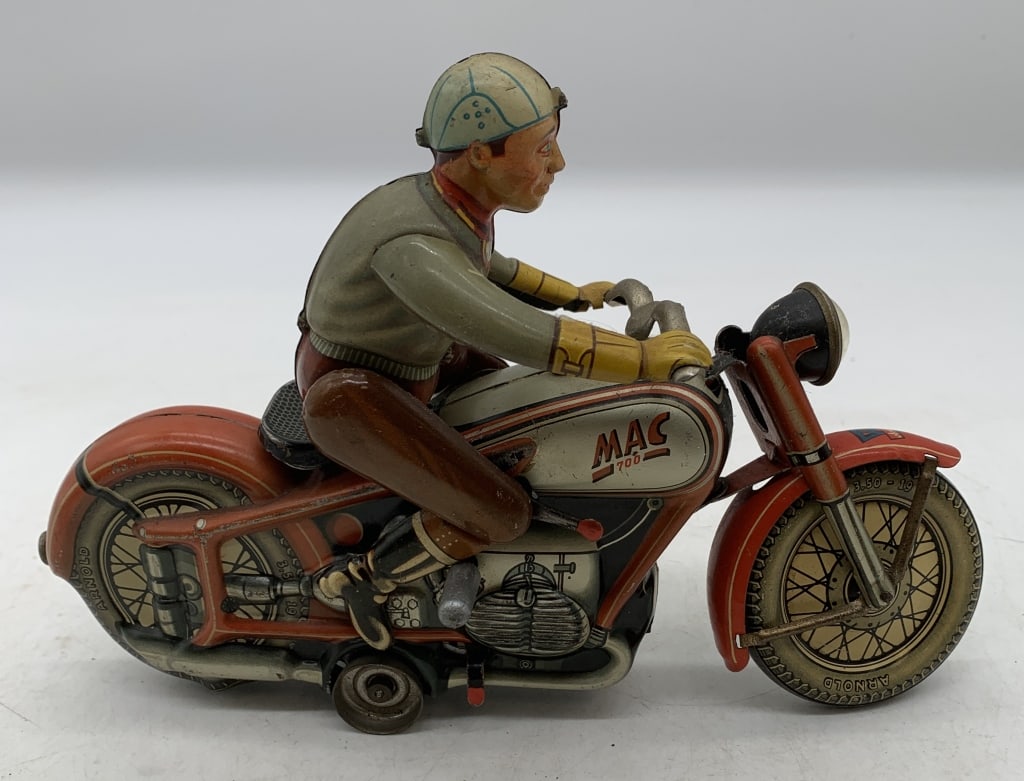 Arnold Mac 700 tin litho wind-up toy (1 of 5)