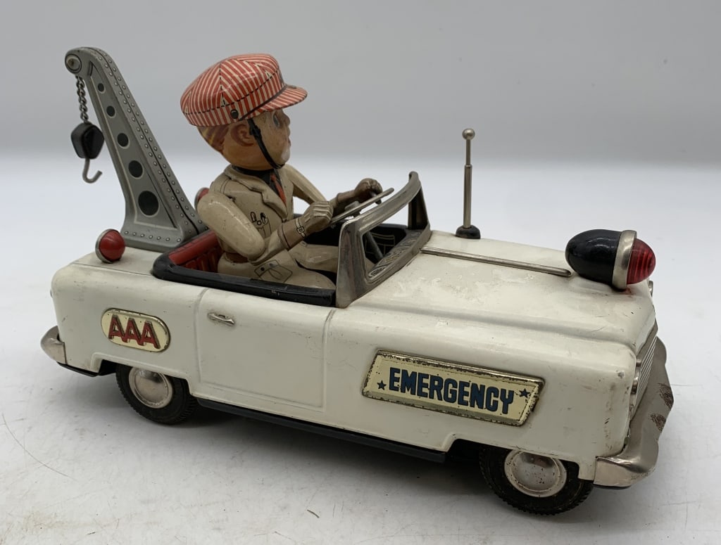 Japanese battery operated AAA tow car (1 of 7)
