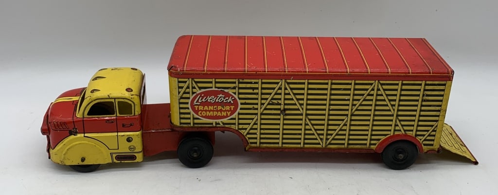 Marx Livestock Transport Company Truck: has wear with scratches, paint loss and rust; missing gate tabs and sounder does not work