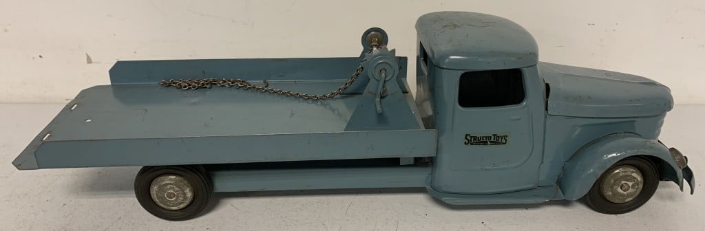 Structo pressed steel Flatbed Truck (1 of 7)