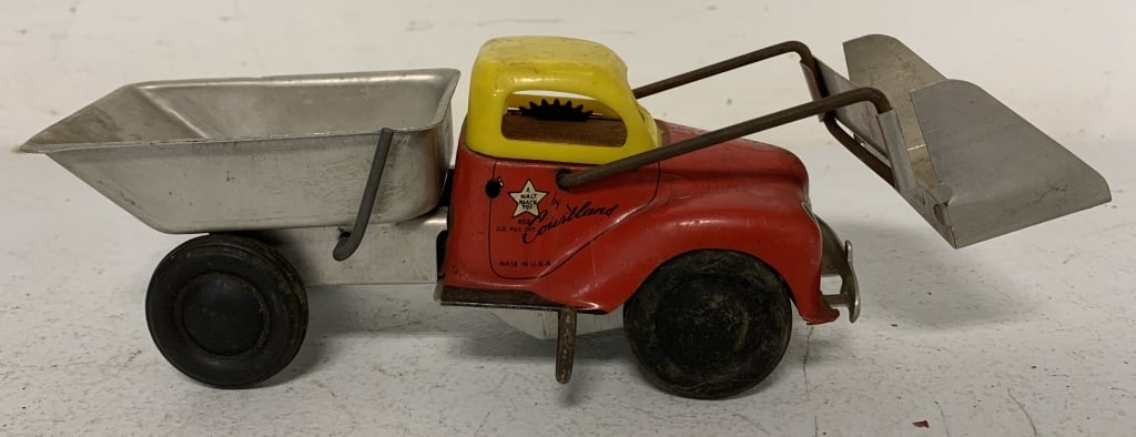 Walt Reach by Courtland Dump Truck w/Scoop (1 of 6)