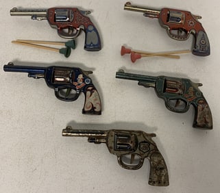 3 Wyandotte clicker guns and 2 dart guns