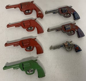 5 Wyandotte Dart Guns and 2 clicker guns