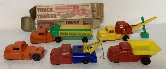 5 Wyandotte plastic trucks; one has box