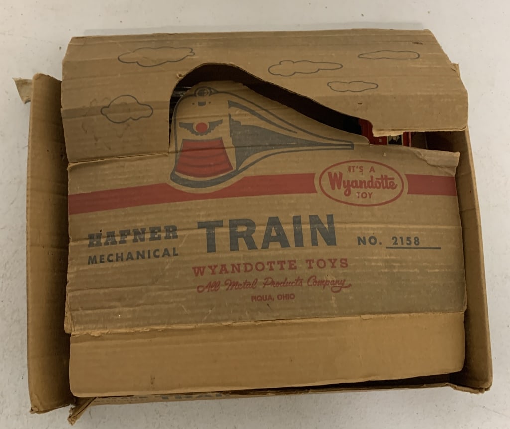 Wyandotte Hafner Mechanical Train in box: box shows damage; train and track show wear with some scratches; does work