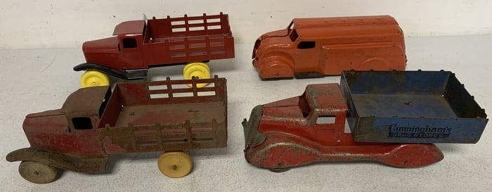 4 Wyandotte pressed steel trucks