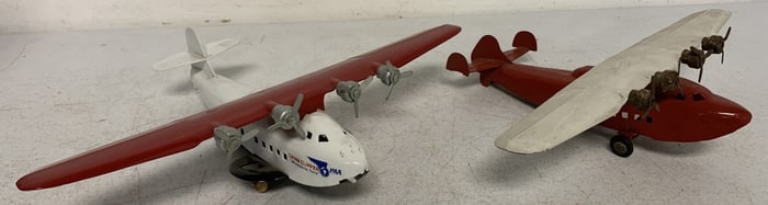 2 Wyandotte China Clippers