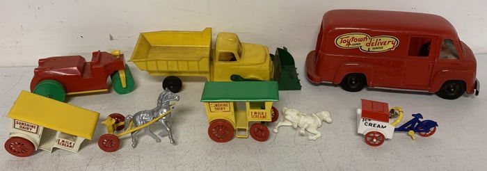 plastic toys including Wyandotte