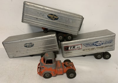 3 Wyandotte Grey Van Lines trailers and 1 cab