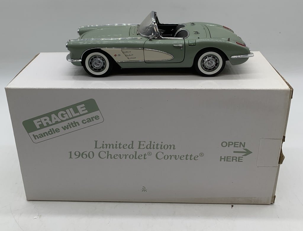 Danbury Mint 1960 Chevrolet Corvette Conv.: has box with packaging materials, title and instructions; roof is in box