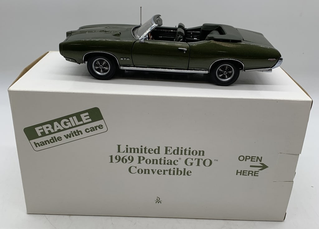 Danbury Mint 1969 Pontiac GTO Convertible (1 of 7)