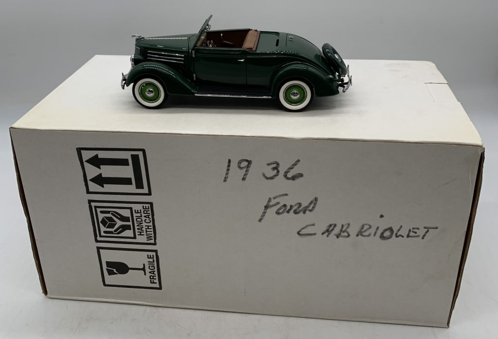 Franklin Mint 1936 Ford Deluxe Cabriolet (1 of 6)